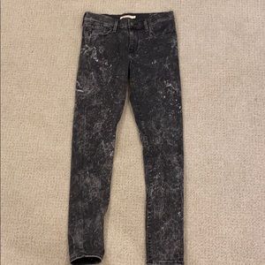 Grey Levi’s Jeans